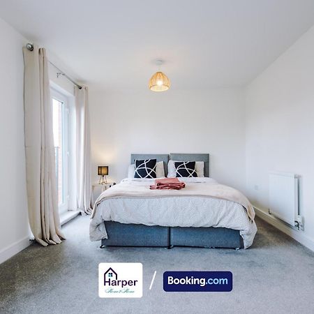 Prime Location 3 Storey By Harperletting Short Lets & Serviced Accommodation Chester With Driveway Long Or Short Stays Hough Green Eksteriør billede