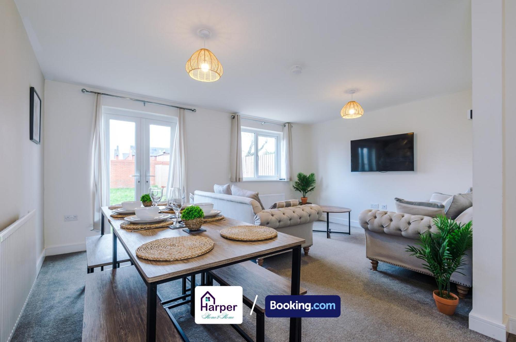 Prime Location 3 Storey By Harperletting Short Lets & Serviced Accommodation Chester With Driveway Long Or Short Stays Hough Green Eksteriør billede