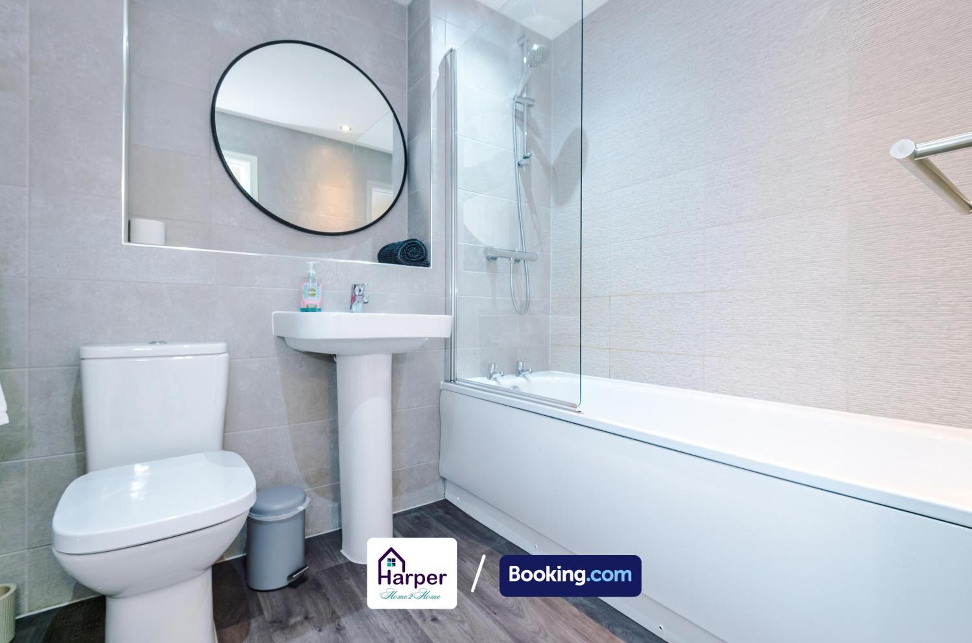 Prime Location 3 Storey By Harperletting Short Lets & Serviced Accommodation Chester With Driveway Long Or Short Stays Hough Green Eksteriør billede