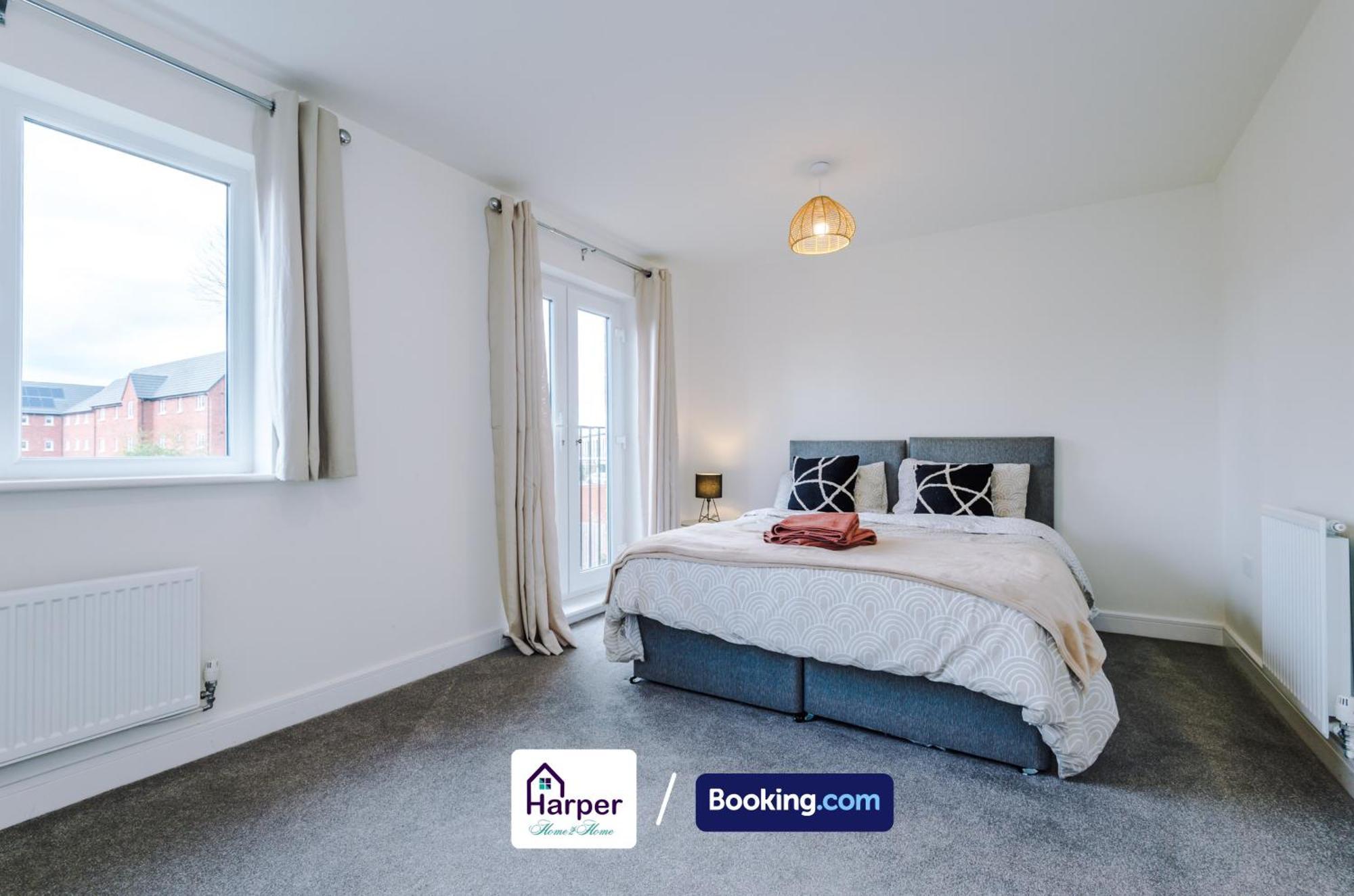 Prime Location 3 Storey By Harperletting Short Lets & Serviced Accommodation Chester With Driveway Long Or Short Stays Hough Green Eksteriør billede