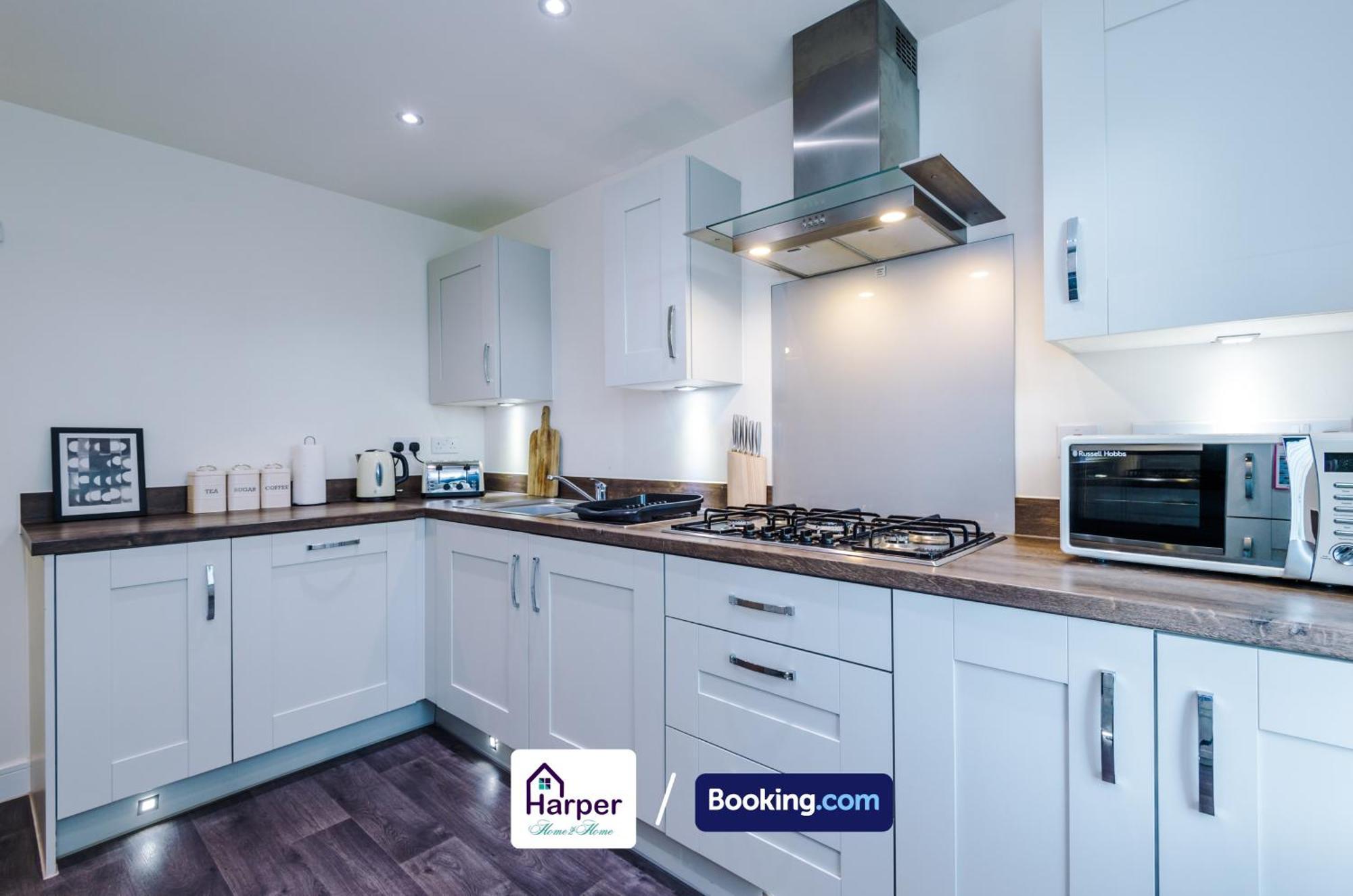 Prime Location 3 Storey By Harperletting Short Lets & Serviced Accommodation Chester With Driveway Long Or Short Stays Hough Green Eksteriør billede
