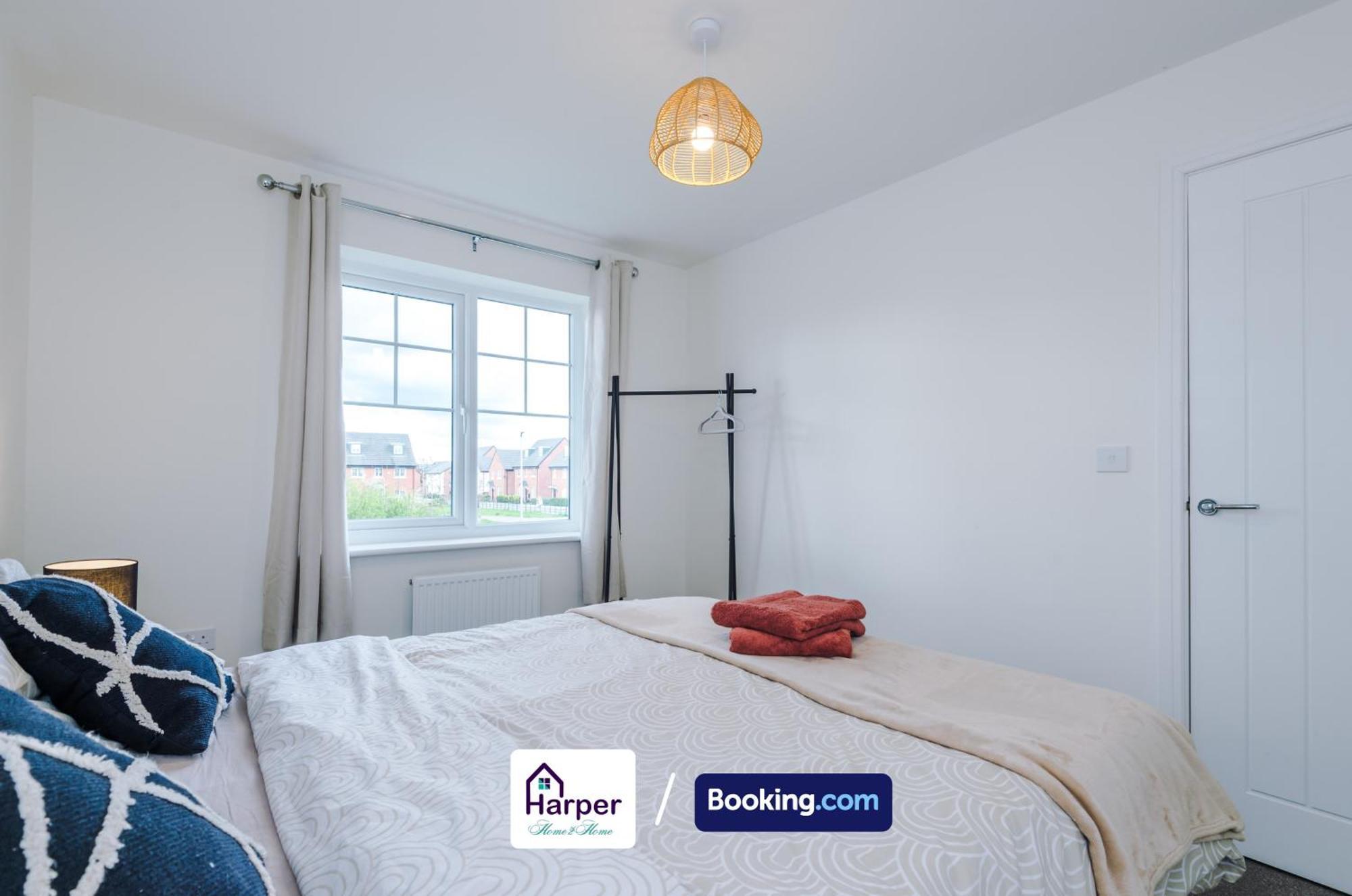 Prime Location 3 Storey By Harperletting Short Lets & Serviced Accommodation Chester With Driveway Long Or Short Stays Hough Green Eksteriør billede