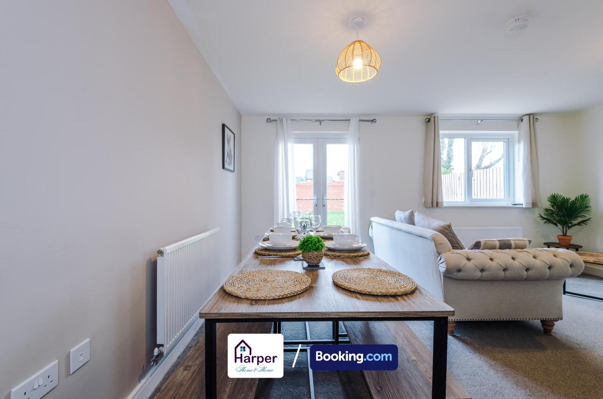 Prime Location 3 Storey By Harperletting Short Lets & Serviced Accommodation Chester With Driveway Long Or Short Stays Hough Green Eksteriør billede