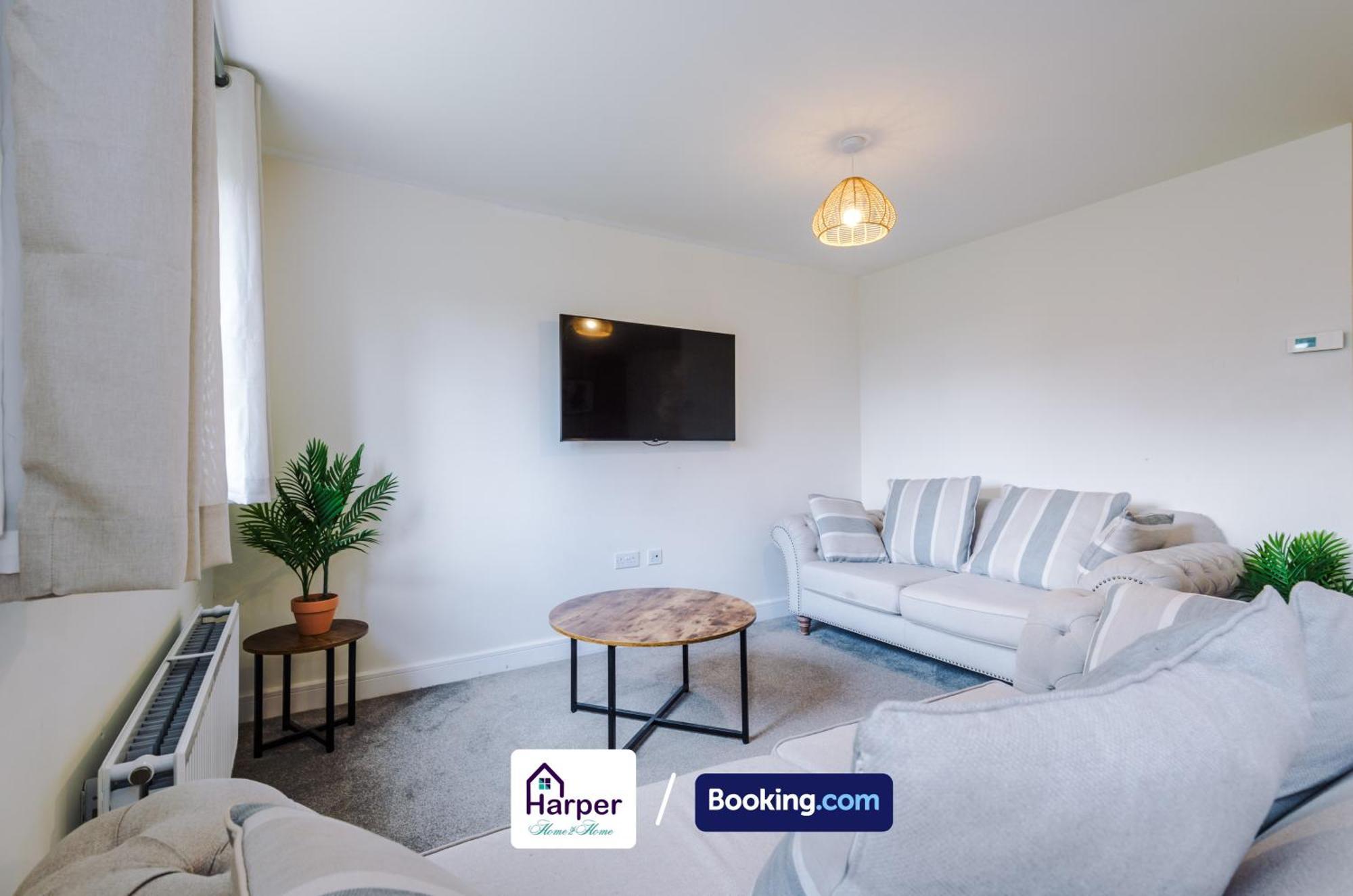 Prime Location 3 Storey By Harperletting Short Lets & Serviced Accommodation Chester With Driveway Long Or Short Stays Hough Green Eksteriør billede