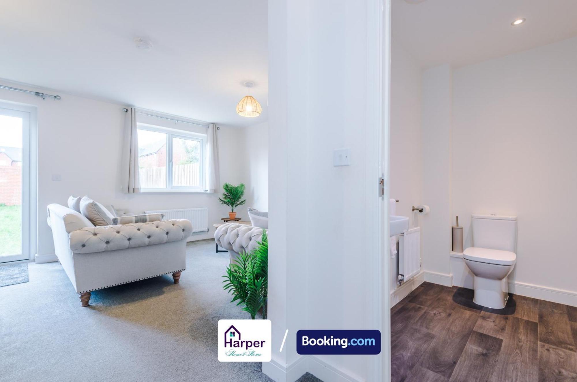 Prime Location 3 Storey By Harperletting Short Lets & Serviced Accommodation Chester With Driveway Long Or Short Stays Hough Green Eksteriør billede