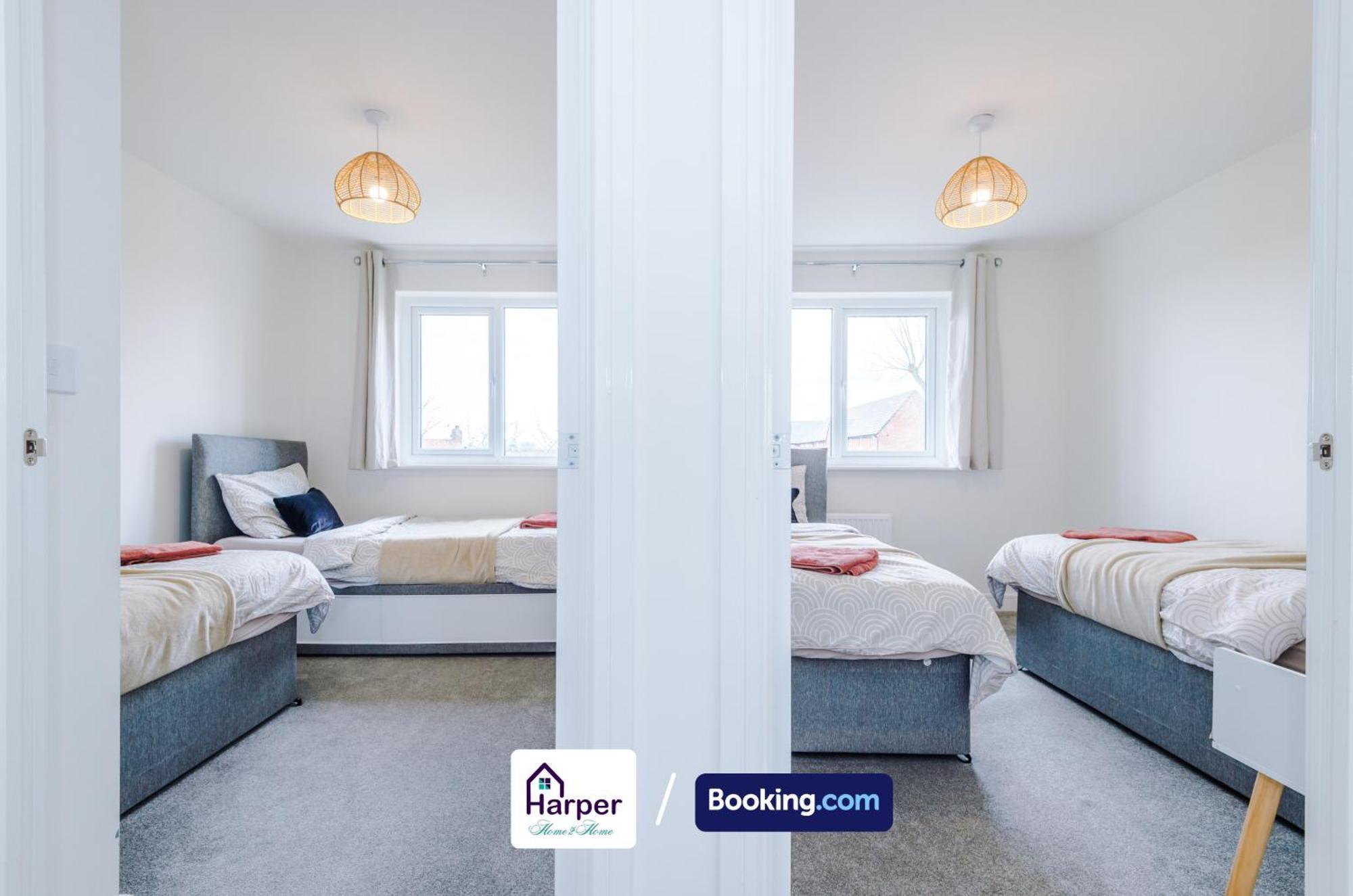 Prime Location 3 Storey By Harperletting Short Lets & Serviced Accommodation Chester With Driveway Long Or Short Stays Hough Green Eksteriør billede