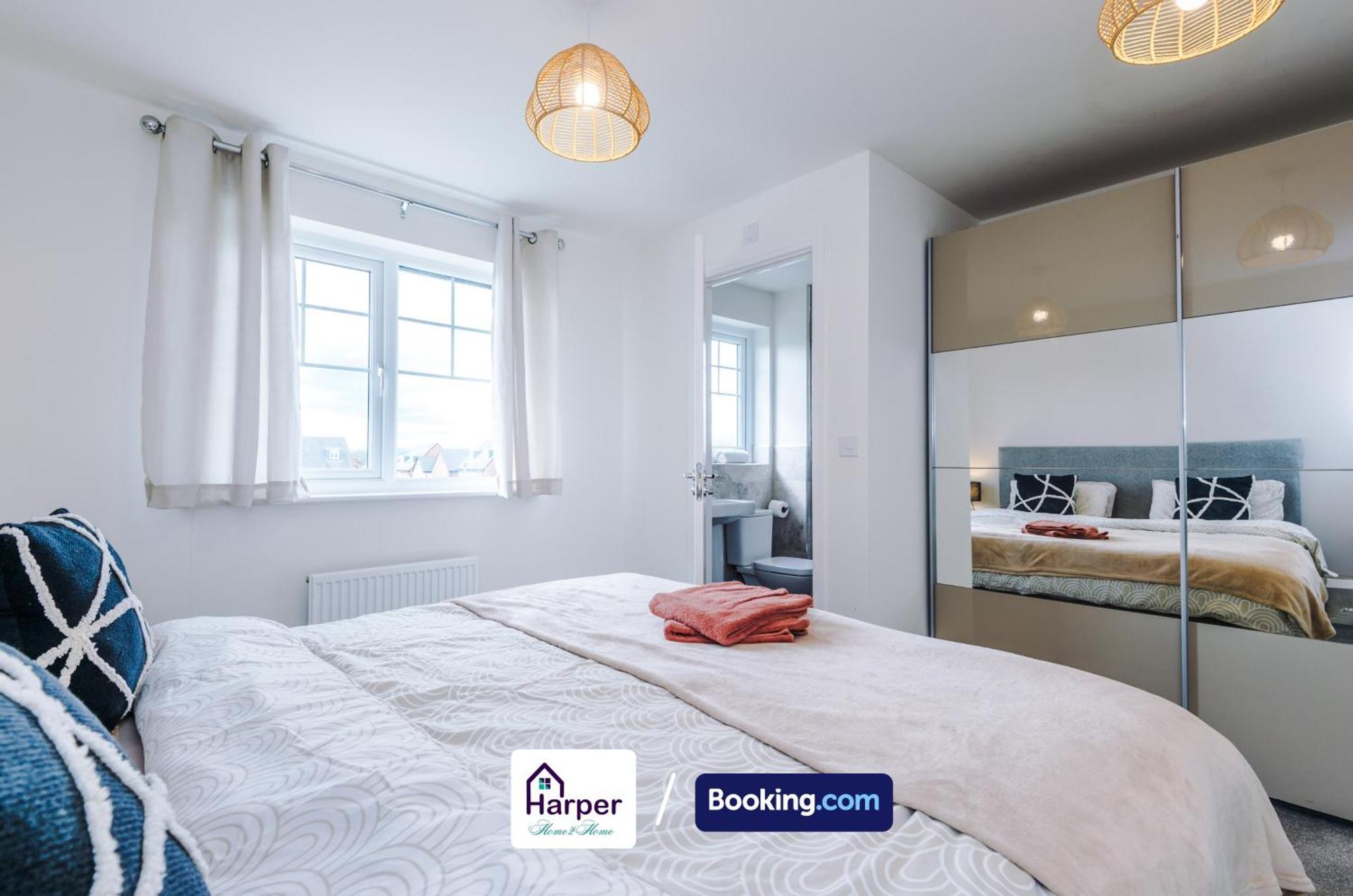 Prime Location 3 Storey By Harperletting Short Lets & Serviced Accommodation Chester With Driveway Long Or Short Stays Hough Green Eksteriør billede