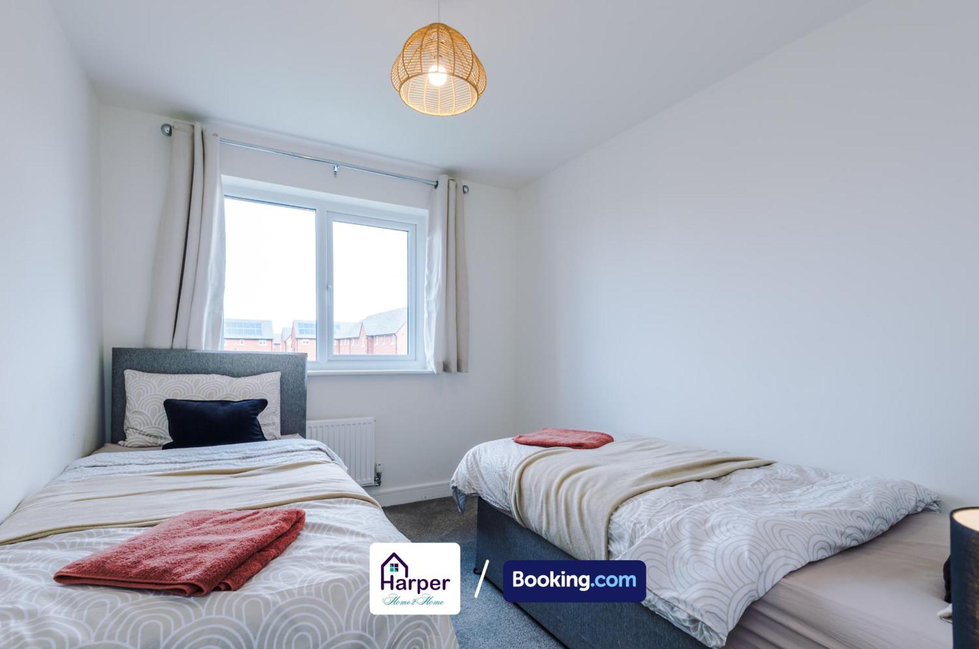 Prime Location 3 Storey By Harperletting Short Lets & Serviced Accommodation Chester With Driveway Long Or Short Stays Hough Green Eksteriør billede