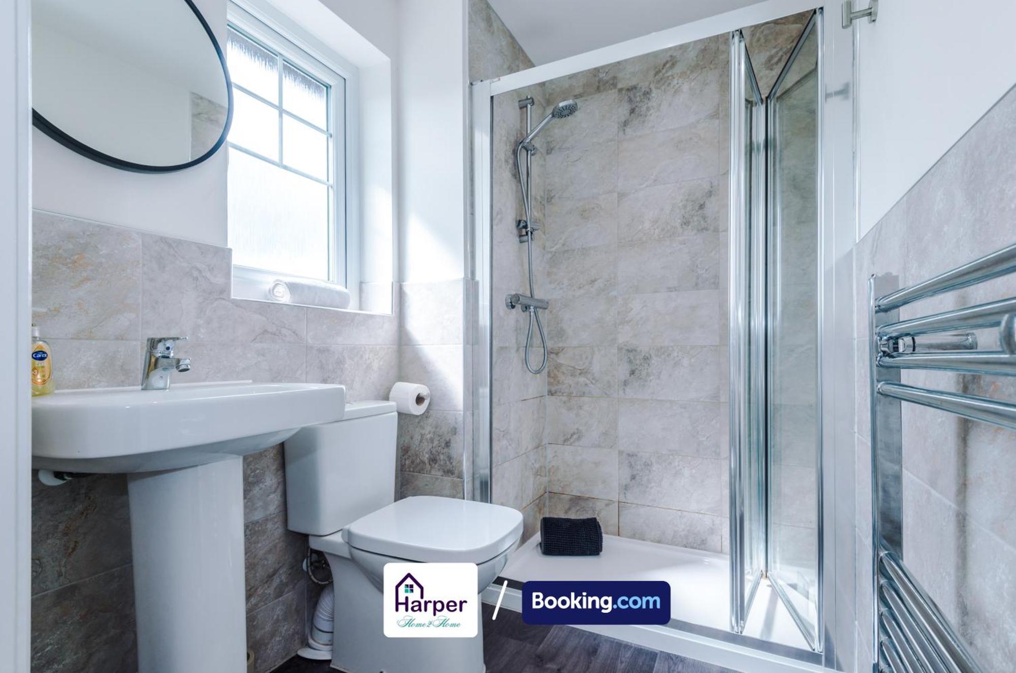Prime Location 3 Storey By Harperletting Short Lets & Serviced Accommodation Chester With Driveway Long Or Short Stays Hough Green Eksteriør billede