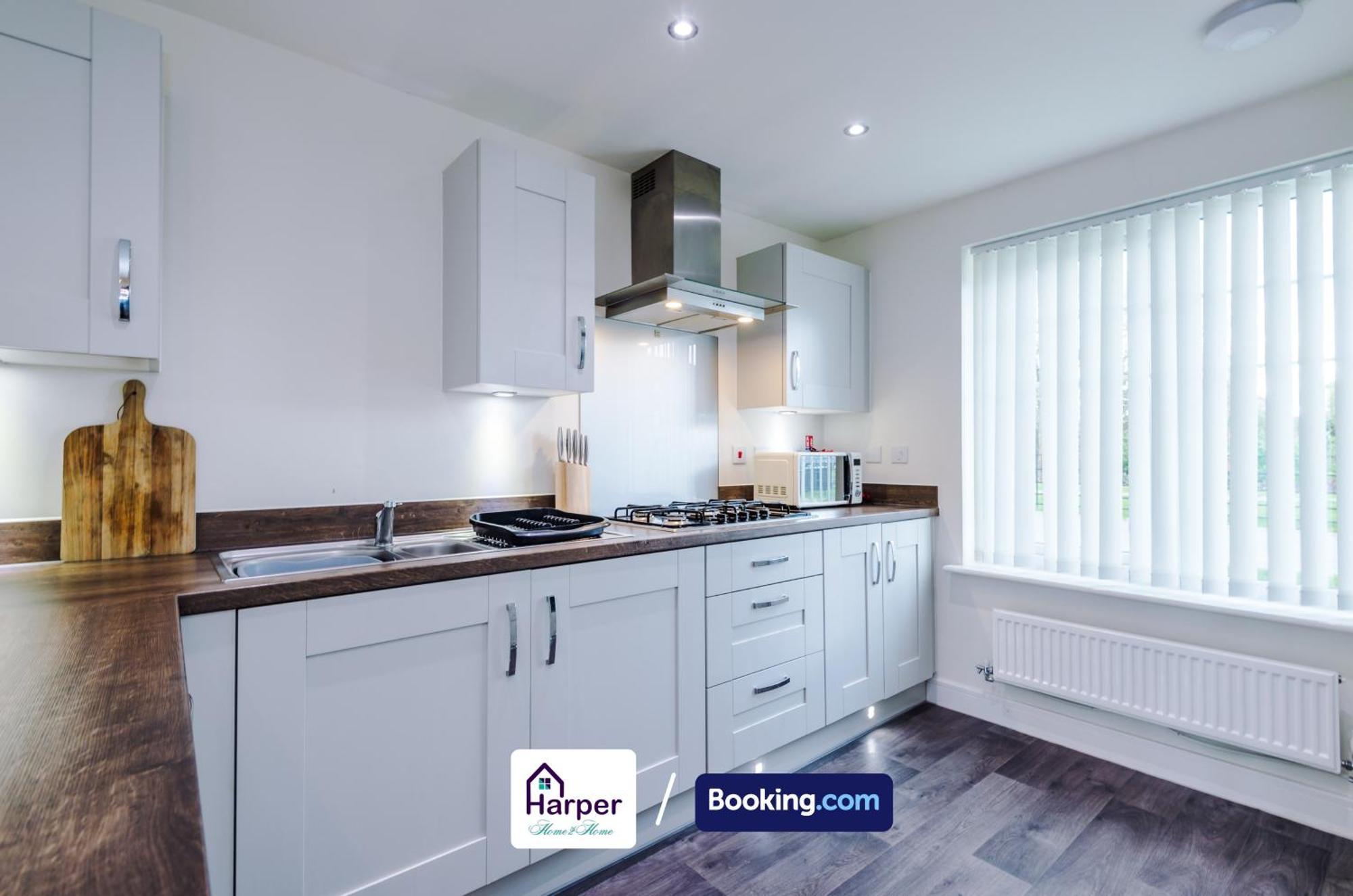 Prime Location 3 Storey By Harperletting Short Lets & Serviced Accommodation Chester With Driveway Long Or Short Stays Hough Green Eksteriør billede