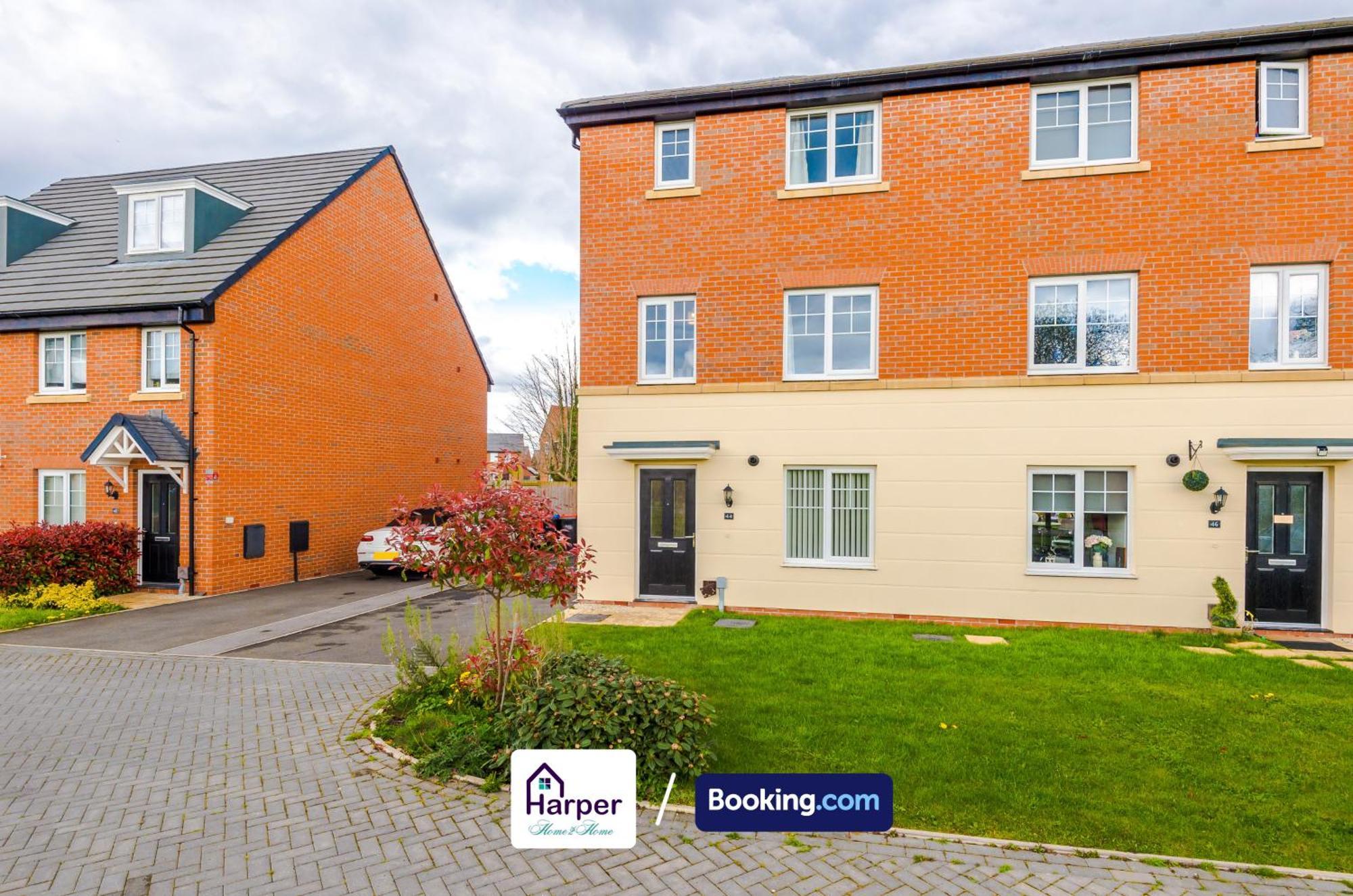 Prime Location 3 Storey By Harperletting Short Lets & Serviced Accommodation Chester With Driveway Long Or Short Stays Hough Green Eksteriør billede