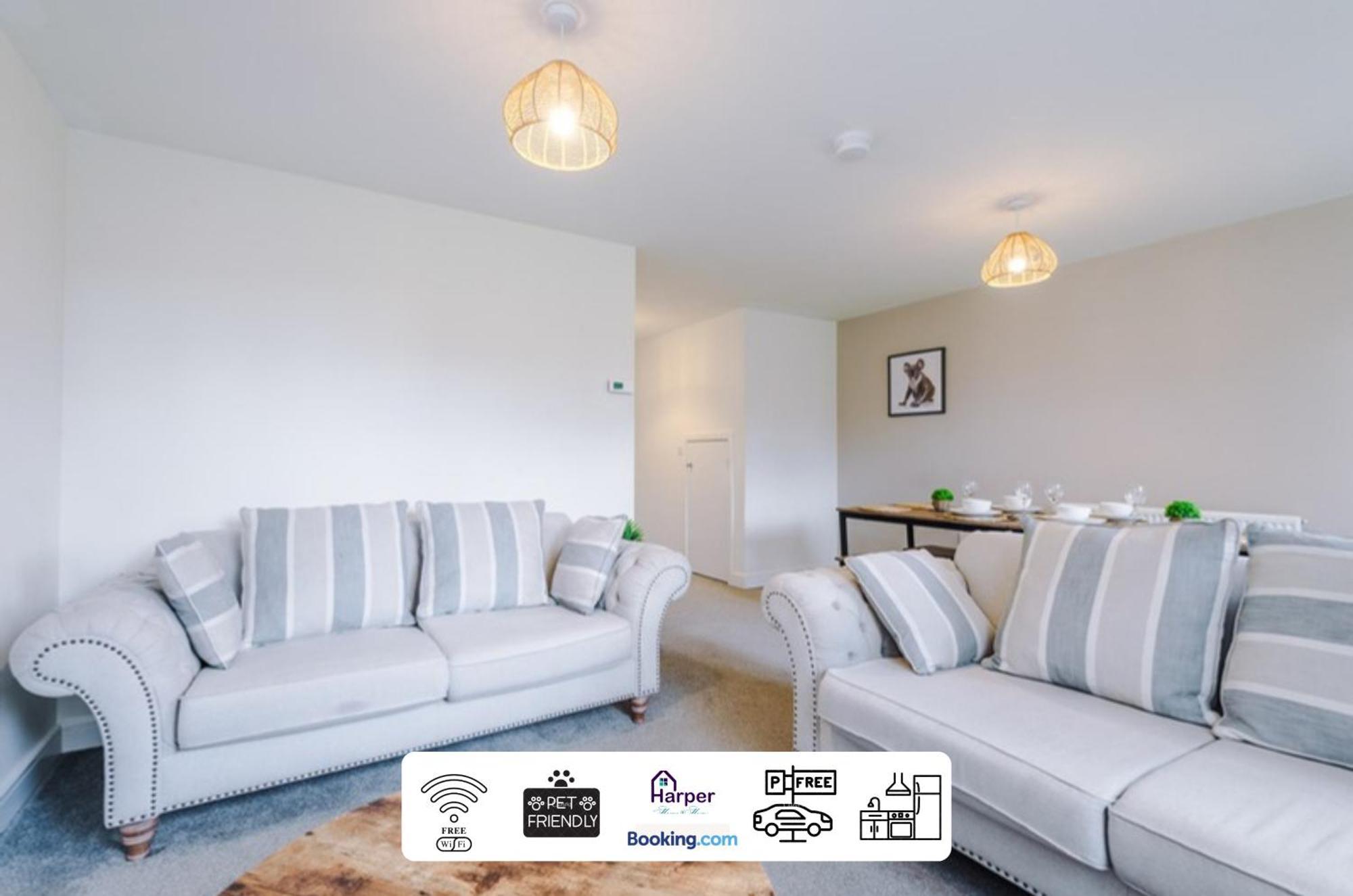 Prime Location 3 Storey By Harperletting Short Lets & Serviced Accommodation Chester With Driveway Long Or Short Stays Hough Green Eksteriør billede